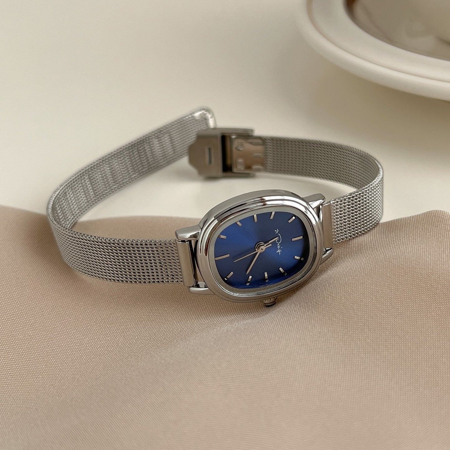 Elegante Ovale Damenarmbanduhr – Wasserdicht mit Mesh-Armband