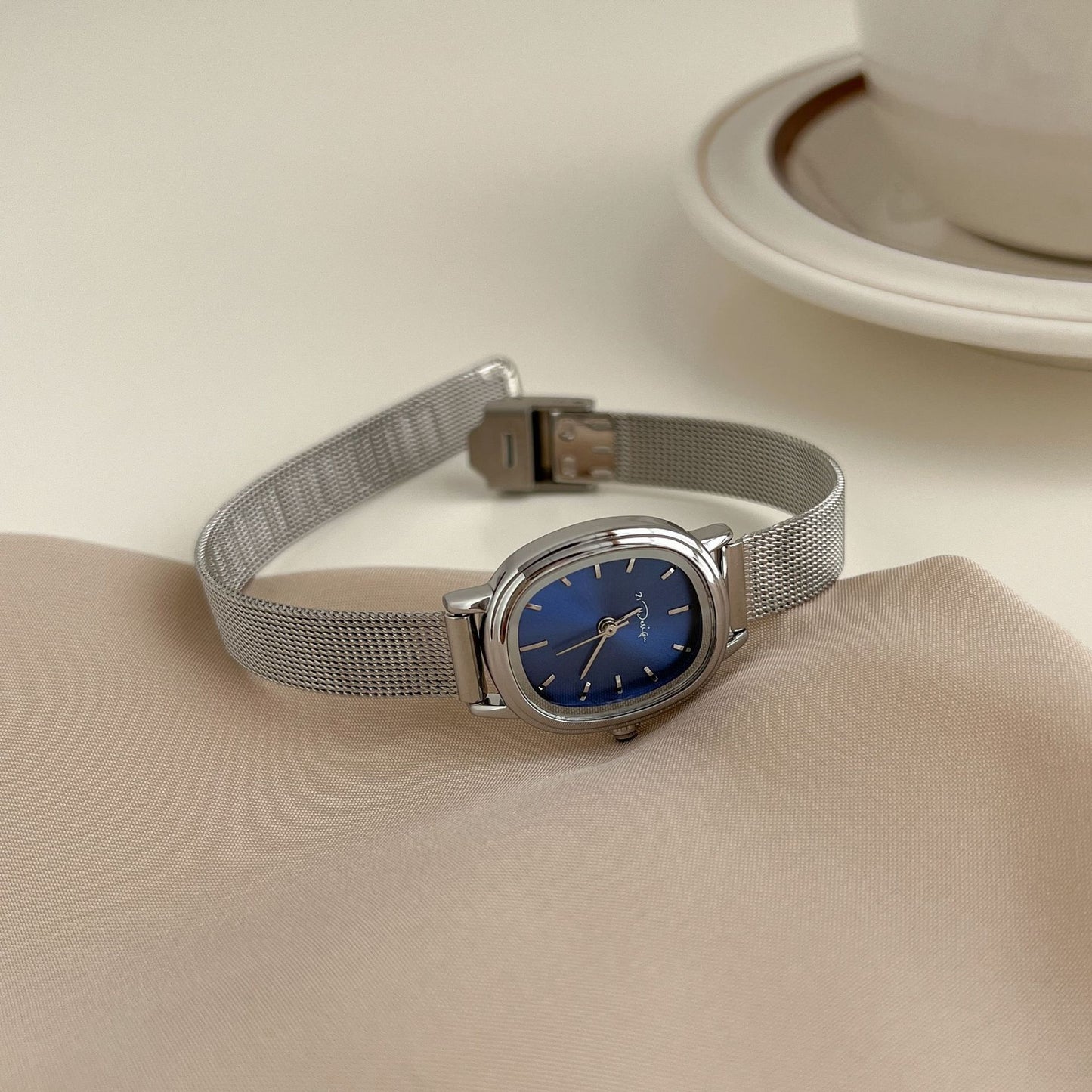 Elegante Ovale Damenarmbanduhr – Wasserdicht mit Mesh-Armband